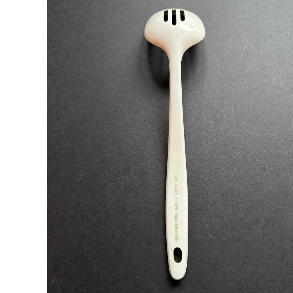 Vintage Melamine Slotted Spoon Off White Taiwan 976 Retro Kitchen Utensil 11.5in